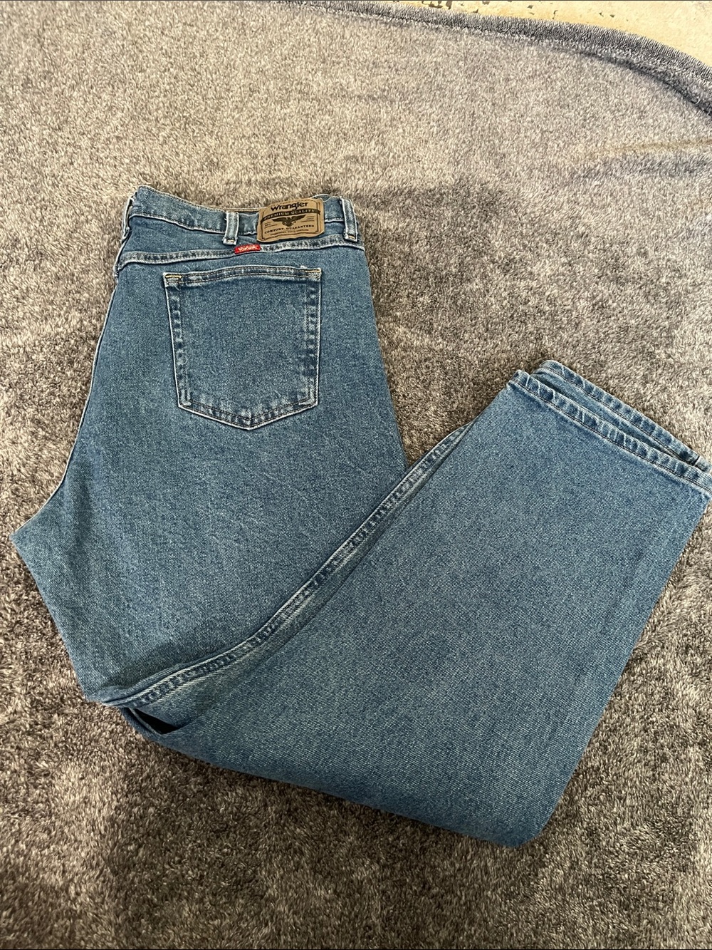 Wrangler Men's Medium Blue Straight Jeans